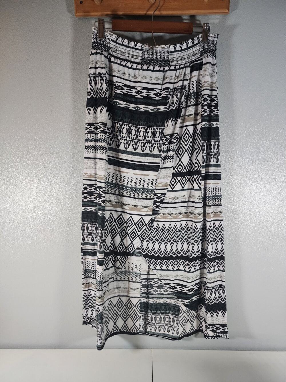 No Boundaries Juniors Lg 11/13 Hi-Low Black/White Skirt Elastic Waist 35" Long
